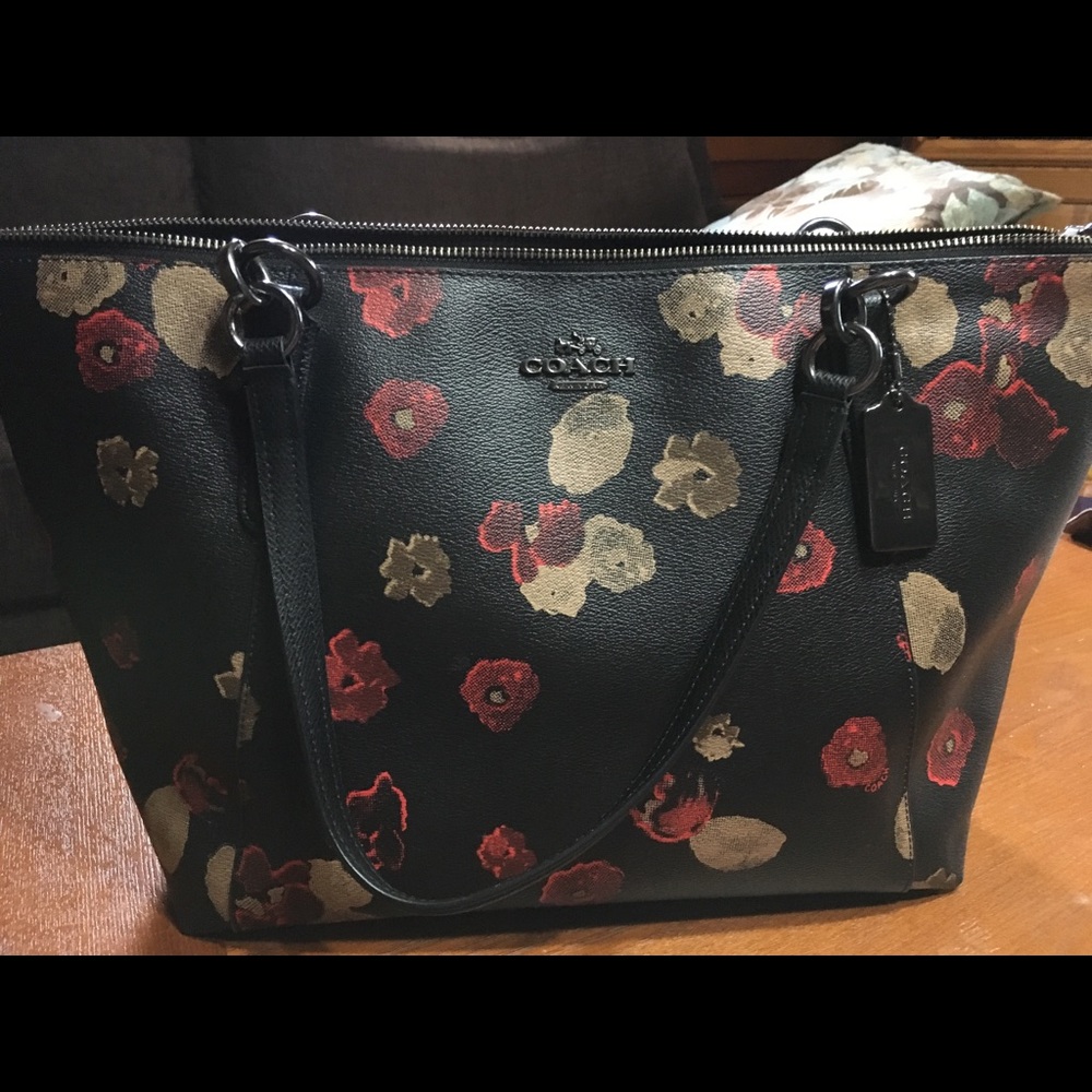 Coach zip top shoulder tote bag